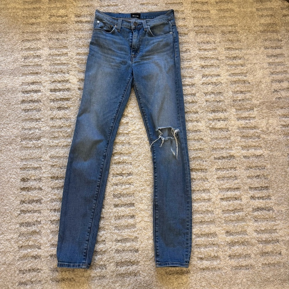 Hudson Jeans Women's size 25 Distressed Blue Straight leg skinny Jeans. EUC